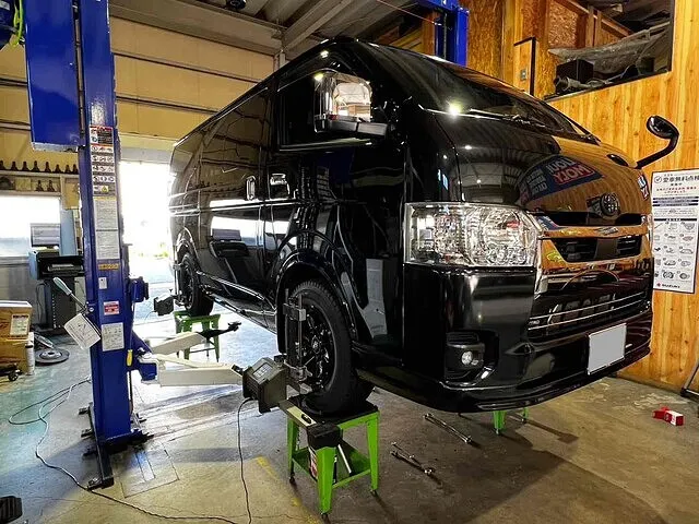 富山市　アライメント調整　200ハイエース