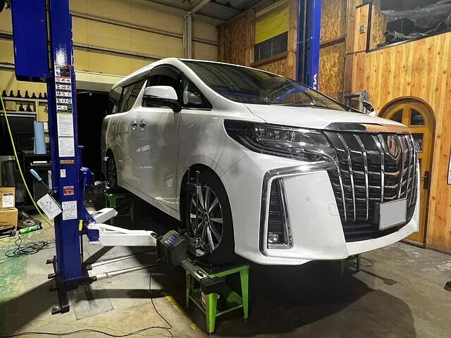 富山市　アライメント調整　アルファード