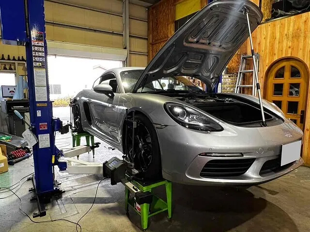 富山市　アライメント調整　ポルシェ718ケイマン