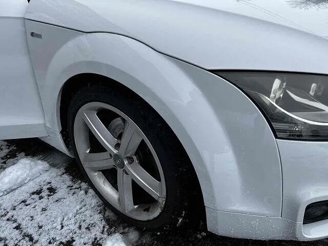 富山市　バンパー塗装修理　アウディTT