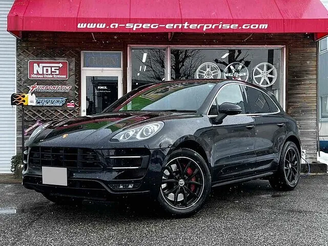 富山市　ラジエータタンク交換　ポルシェマカン