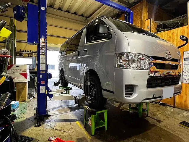 富山市　アライメント調整　新型ボンゴブローニィ