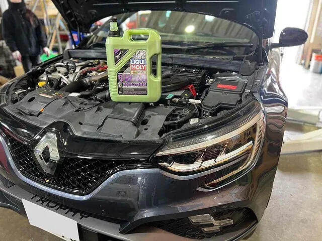 富山市　エンジン・ミッションオイル交換　メガーヌⅣRSトロフィー