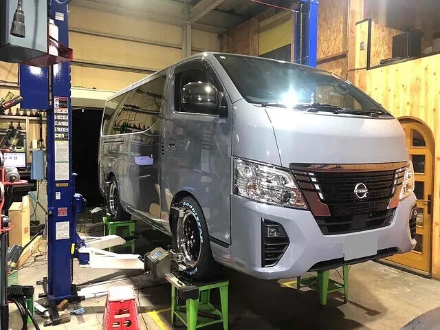 富山市　アライメント調整　キャラバンNV350