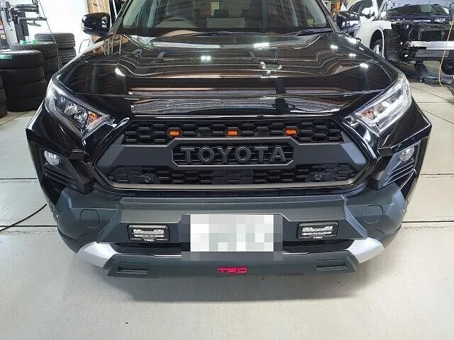 笠松町 トヨタ RAV4 フロントグリル・LEDマーカー取り付け タコマ風 取付