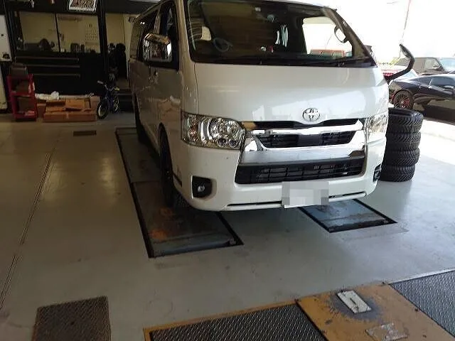 笠松町 ハイエース アルパインナビ・ヒッチメンバー取り付け