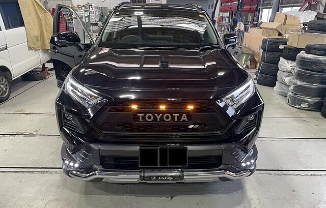 笠松町 トヨタ RAV4 フロントグリル交換 タコマ風