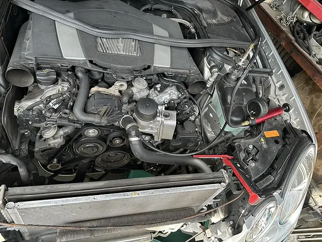 川崎市　メルセデスベンツ　W211　水漏れ修理