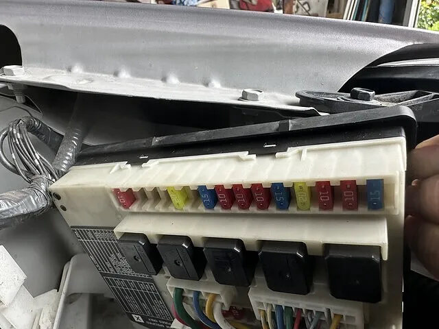 川崎市　ティーダ　エアコン修理