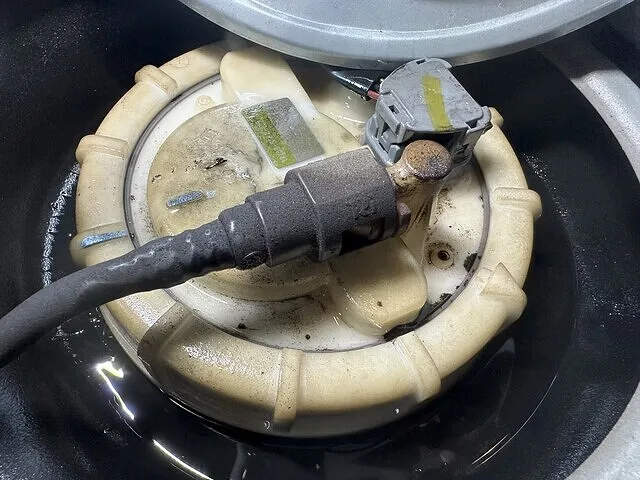 川崎市　ストリーム　ガソリン漏れ修理