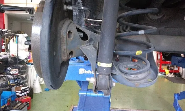 岐阜市　アクア　修理