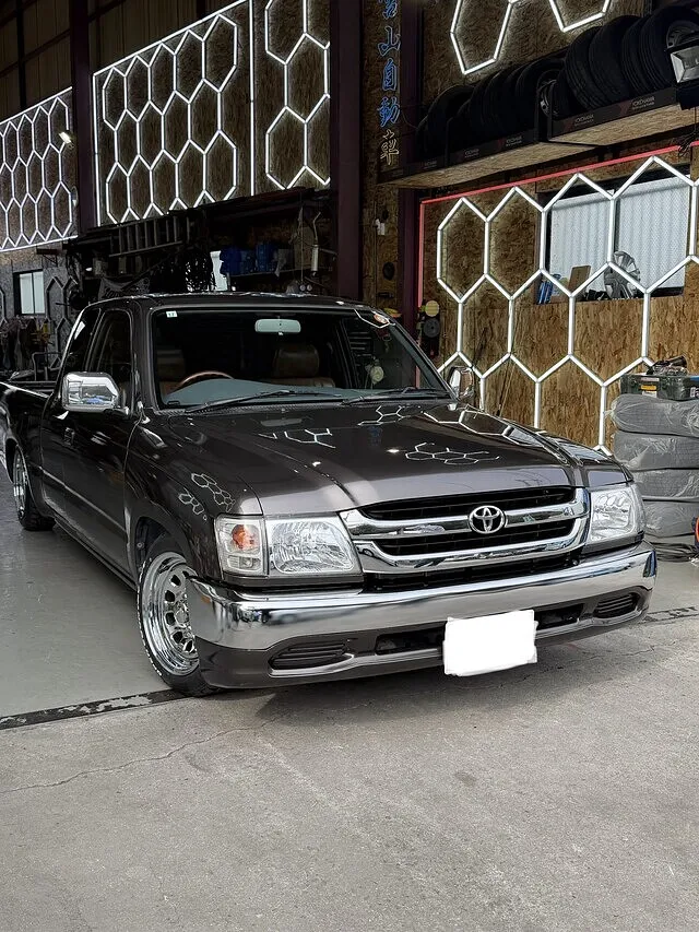 トヨタ　ハイラックススポーツピックアップ　