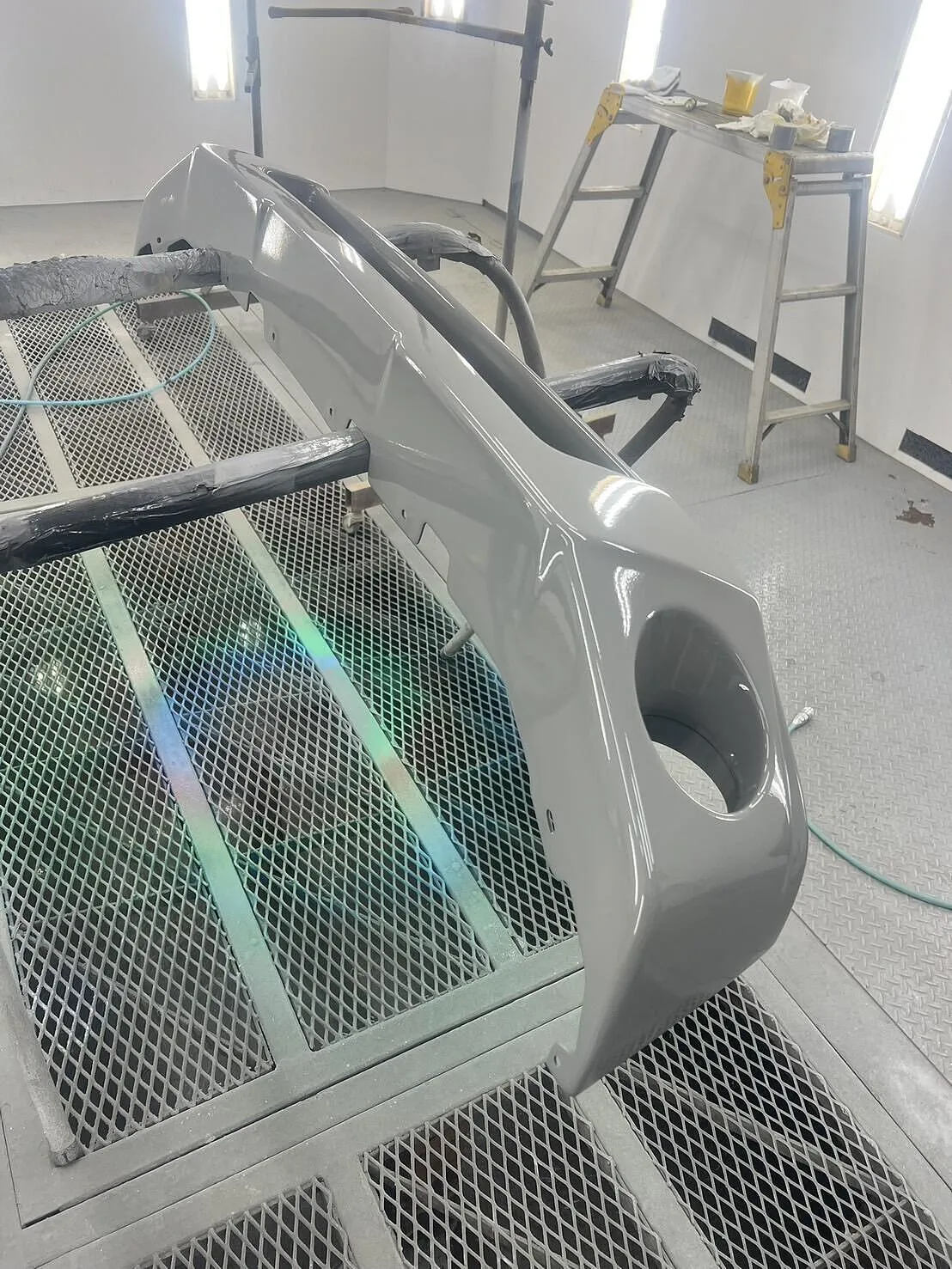 スズキ　ジムニー　フロントバンパー　塗装