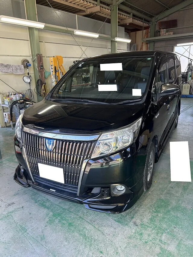 トヨタ・エスクァイア　安城市・保険修理で工賃２０％分還元すます！