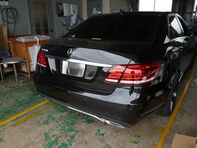 ベンツ　W213　Eクラス　テールランプ左右同時故障！！