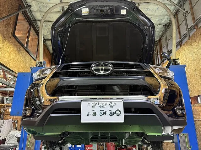 仙台市　宮城野区　ハイラックス　125　リフトアップ　グリル交換