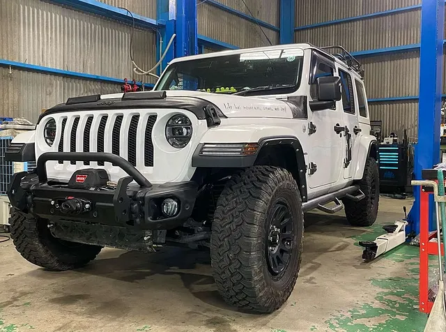 春日井市　カスタム　Wrangler サハラへRUBICON　エアロ取付