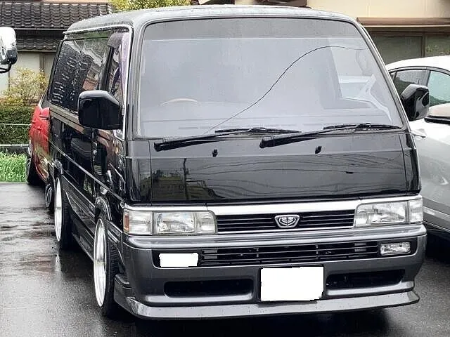 日産　キャラバン　エアコン・コンプレッサー交換　ベルト交換　エアコンガス充填
