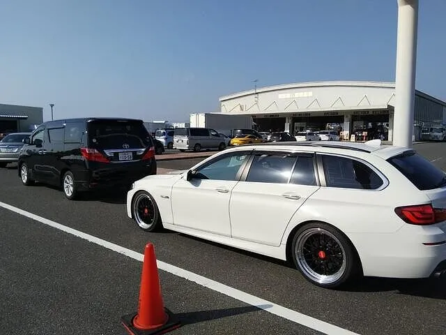 BMW　F11　５シリーズ　ツーリング　3000cc　直６　車検　コーディング