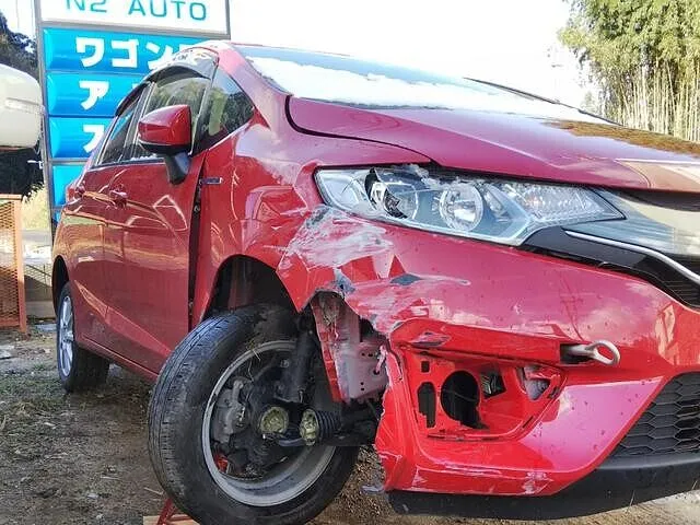 フィット事故修理　保険修理　板金塗装　板金　塗装　修理