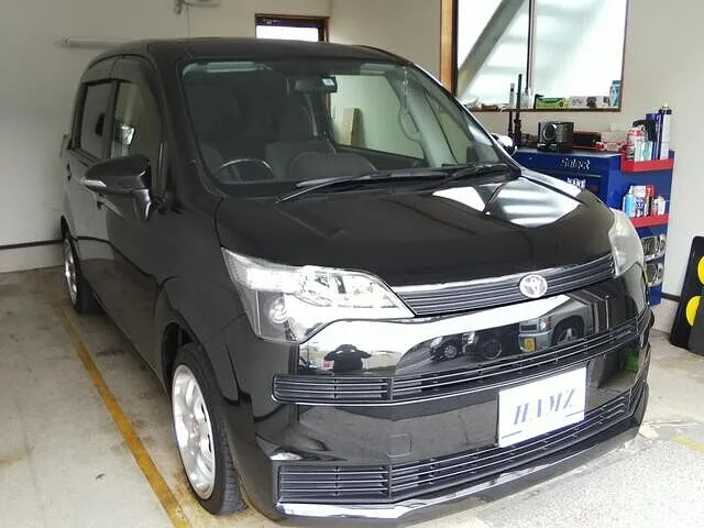 トヨタ　スペイド　ピボットタコメーター＆ナルディハンドル取付