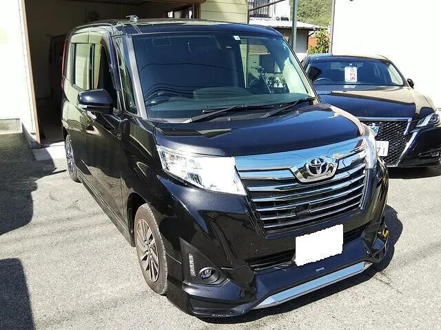 トヨタ　ルーミー　モデリスタスポイラー修理　板金塗装