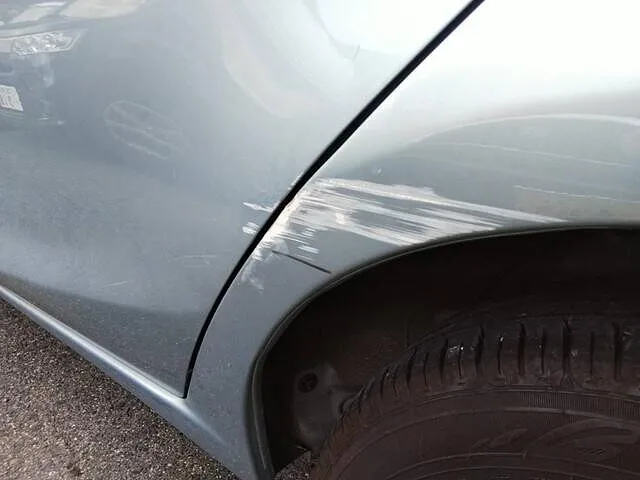 マツダ　デミオ　板金塗装　修理