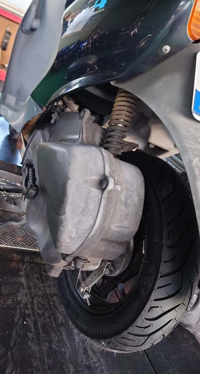 大分県　原付バイク　スクーター　50cc　タイヤ交換