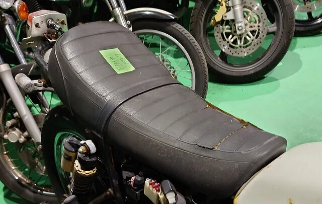 大分県　バイク　シート　張替