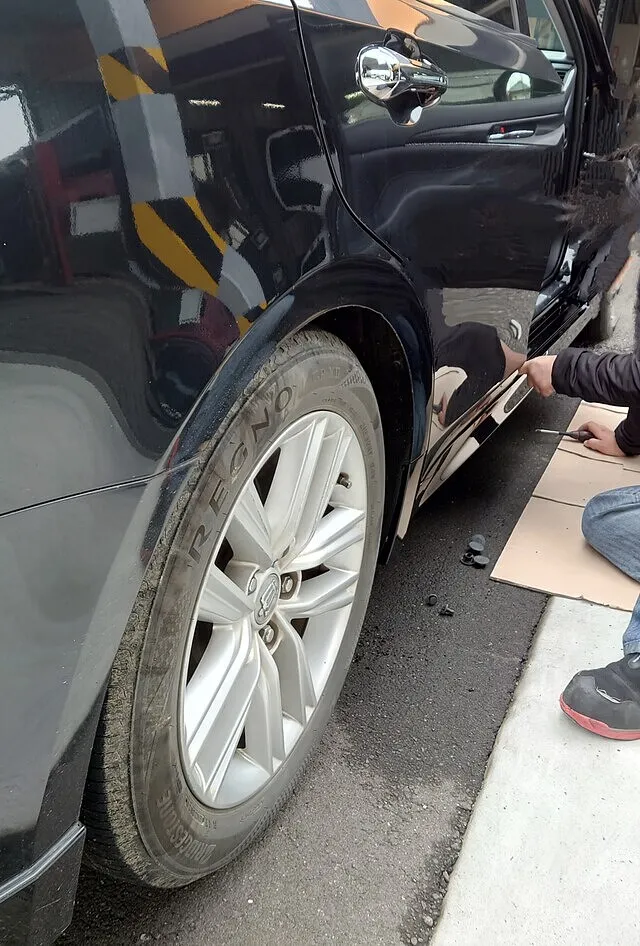 大分県　トヨタ　クラウン　ステップ　スポイラー　新品　交換