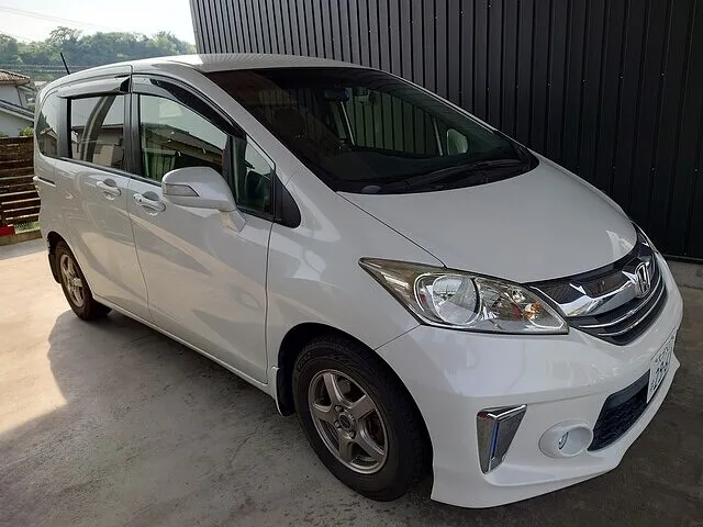 大分県　ホンダ　フリード　ヘッドライト　HID　バルブ交換