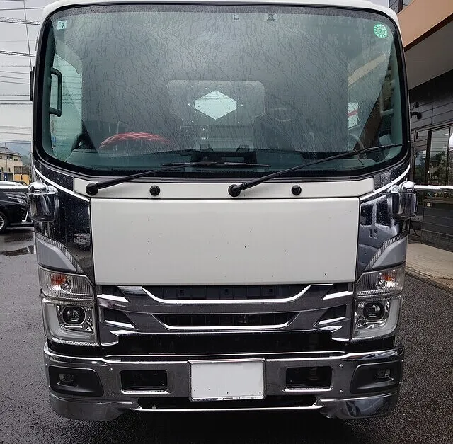 大分県　イスズ　エルフ　トラック　フロントバンパー　ウインカーレンズ　交換