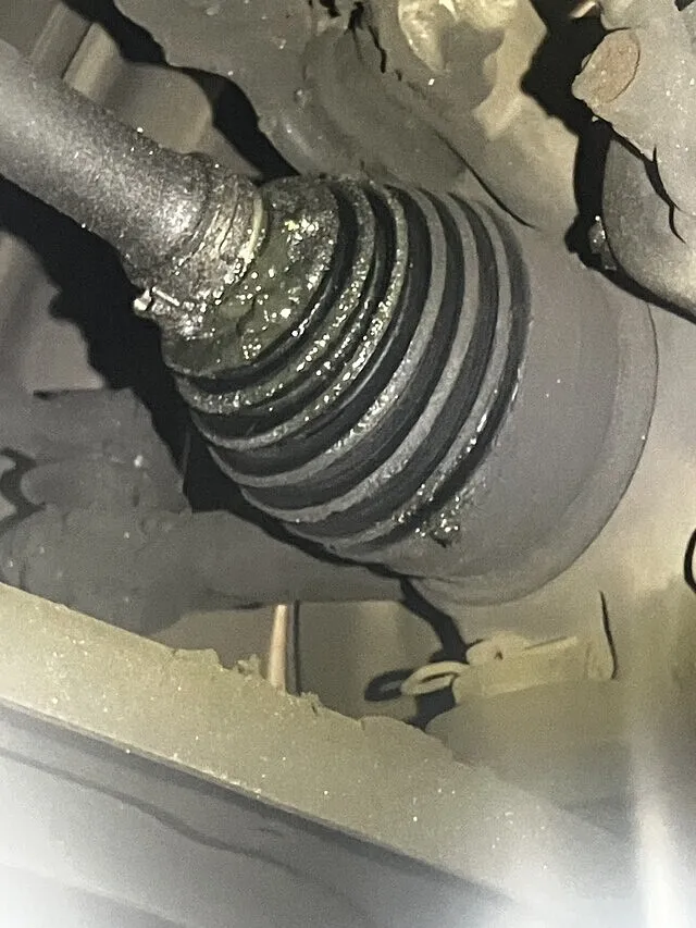 大分県　ドライブシャフトブーツ交換　タイロッドエンドブーツ交換　タイヤ交換