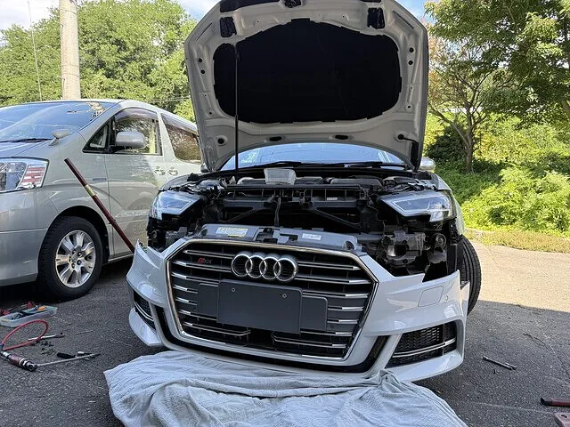 青森市 パーツ持ち込み取付 アウディ 社外グリル交換