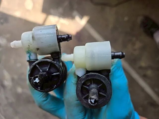 ミニ クーパー クラブマン F54 ウォッシャーポンプ交換