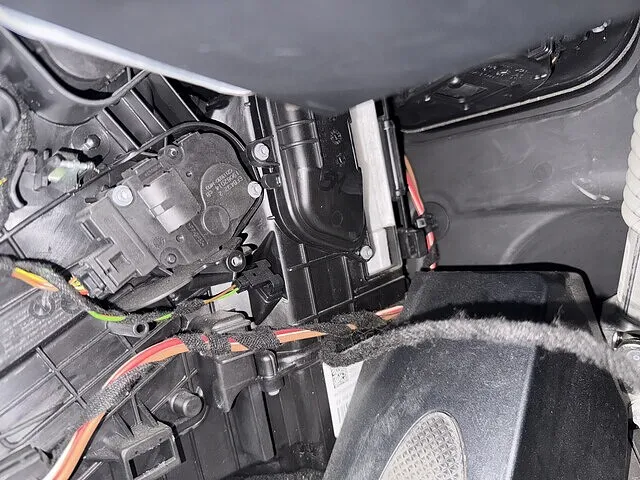 ミニ クーパーS 3ドア F56 エアコンフィルター交換
