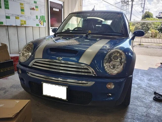 ミニ クーパーS コンバーチブル R52 ヘッドライト交換