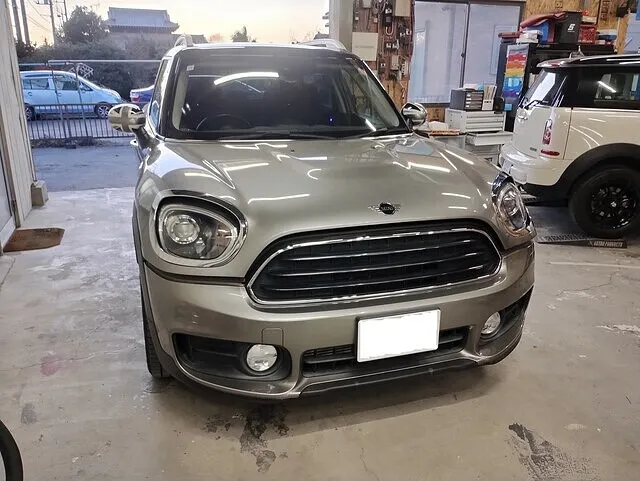 ミニ クロスオーバー F60 フロントバンパー修理