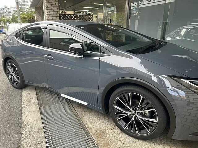 神戸市兵庫区　新車納車　リース車　プリウスＧ