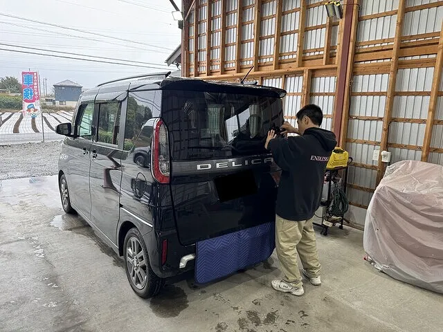 川越市　認証工場　カーフィルム施工/用品取付　デリカミニ