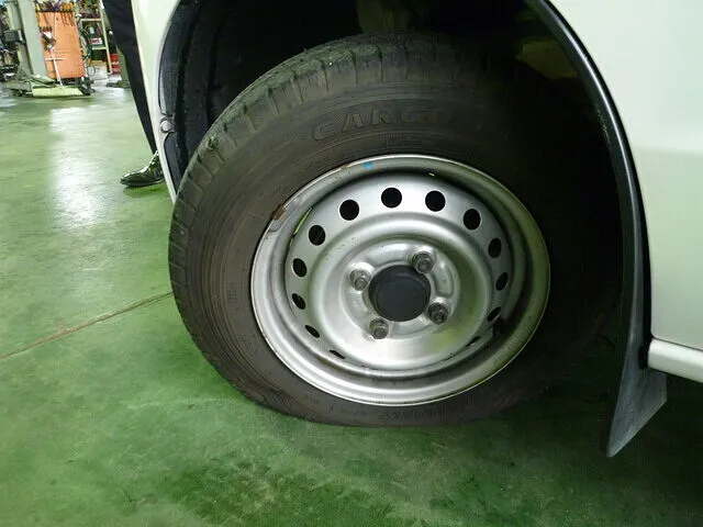 山県郡北広島町　修理　ハイゼットカーゴ　パンク修理