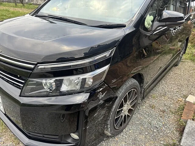 福岡県　ロードサービス　　自損事故　トヨタ　VOXY