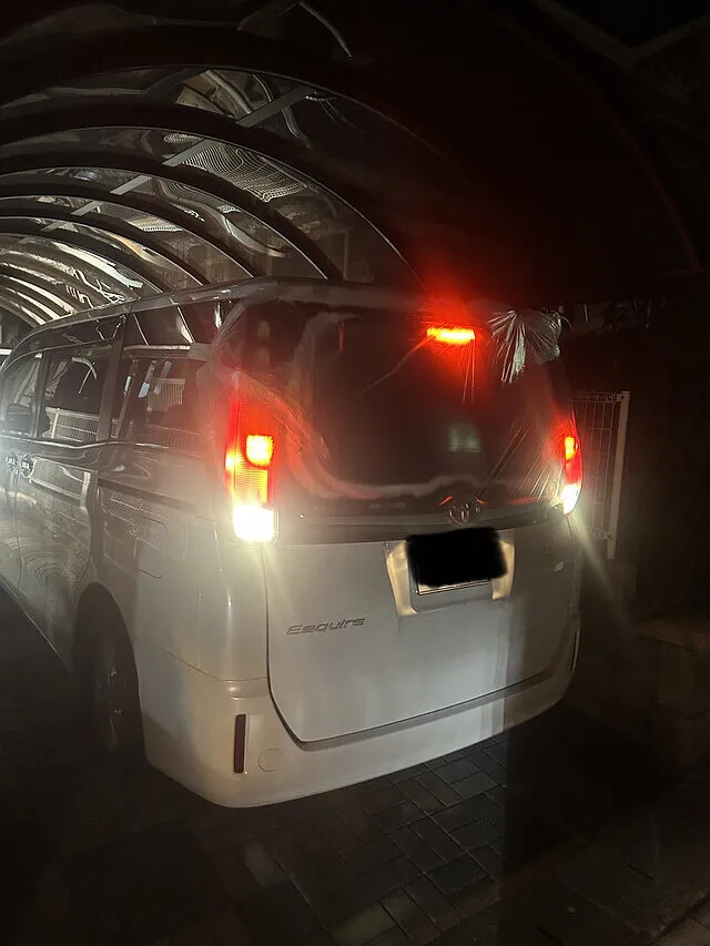福岡県　ロードサービス　追突事故   エスクァイア