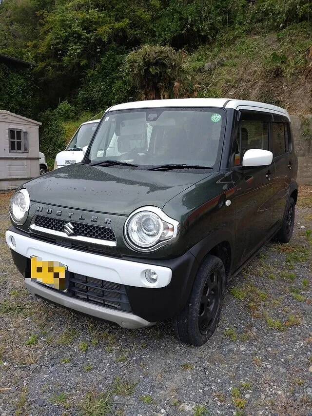 福岡県岡垣 縁石乗り上げ事故