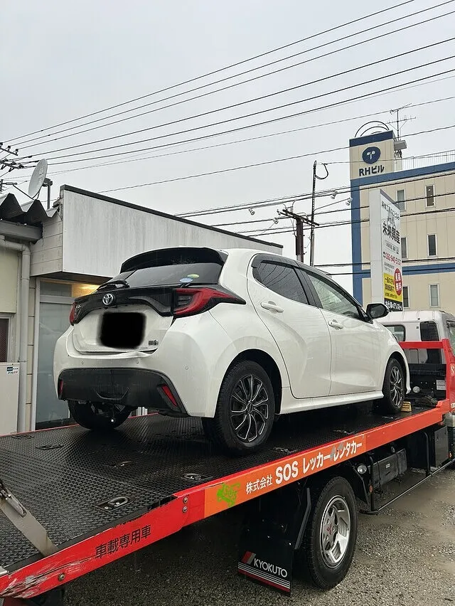 福岡県　ロードサービス　　追突事故 トヨタ　ヤリス