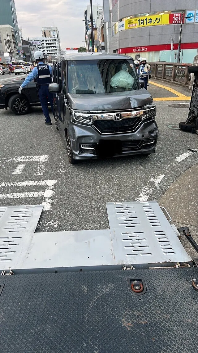 福岡県　ロードサービス　N-BOX　追突事故