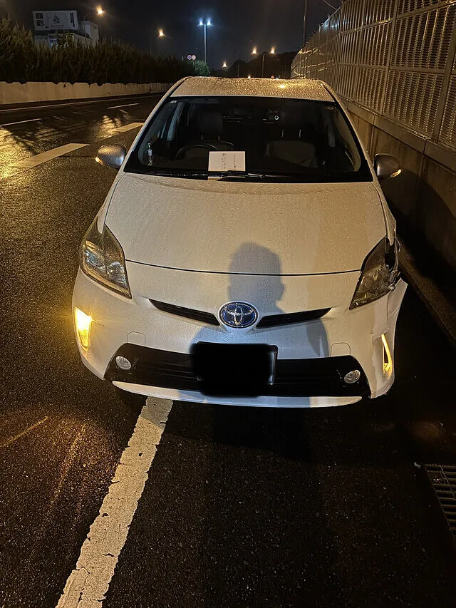 福岡県　ロードサービス　30プリウス　事故