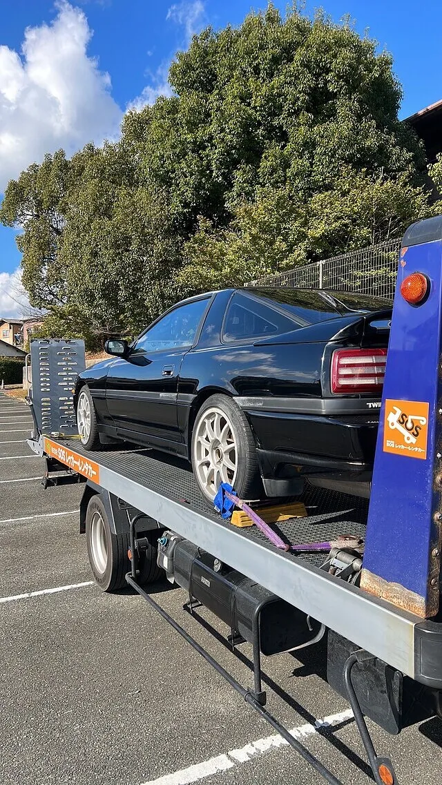 福岡県　トヨタ　スープラ　事故　レッカー