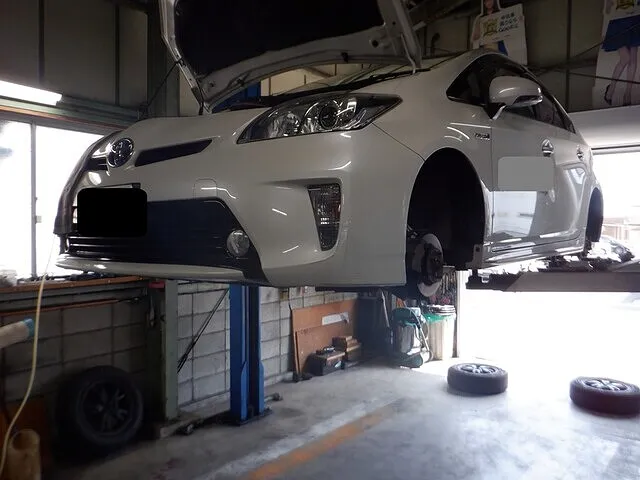 トヨタ　プリウス　車検　笠松町　岐南町　整備　修理　1日車検