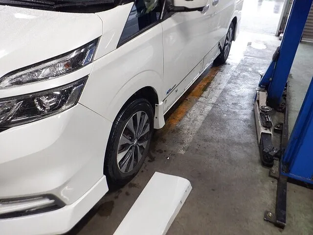 日産　セレナ　ｻｲﾄﾞﾊﾟﾈﾙ　取替　笠松町　岐阜市　岐南町